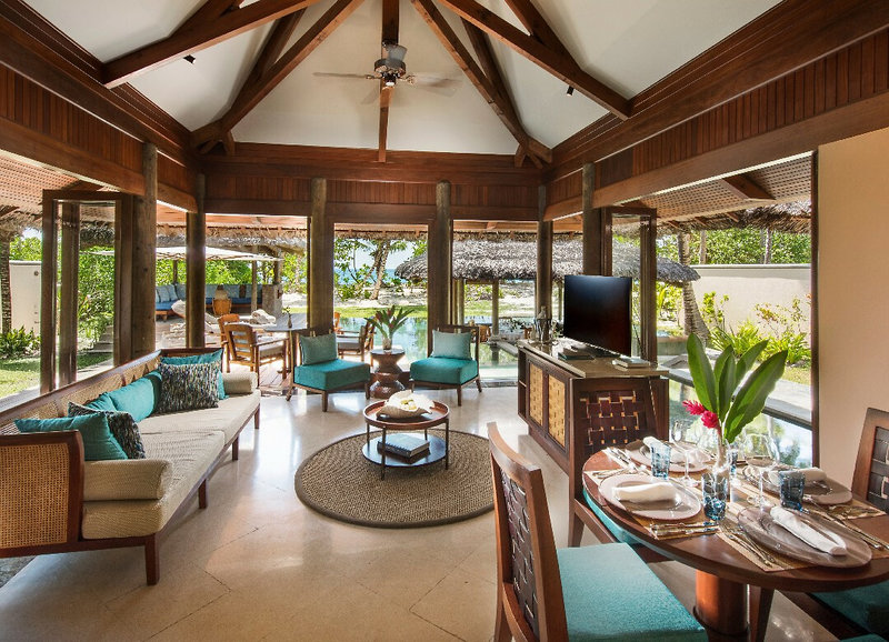 Constance Lemuria 12