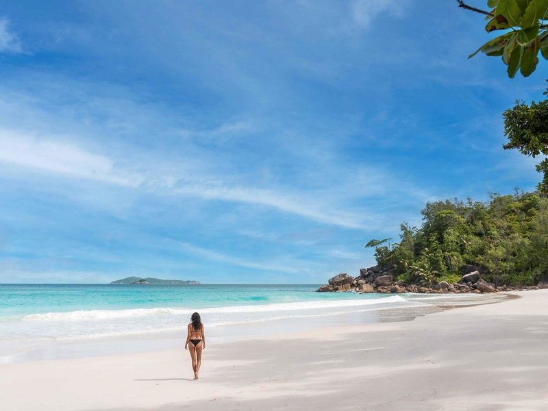 Constance Lemuria 17