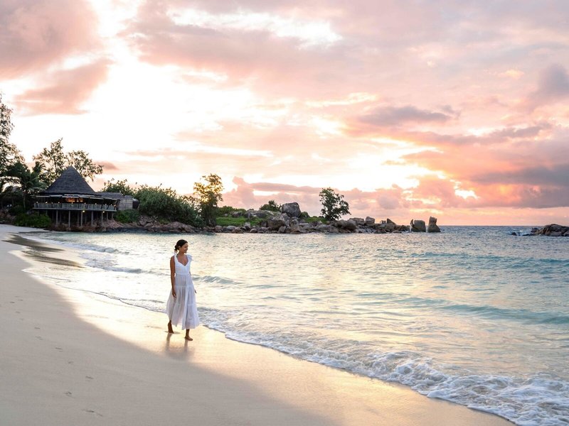 Constance Lemuria 18