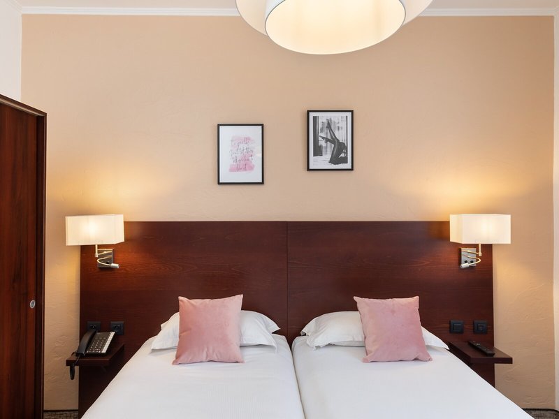 Hotel The Originals des Orangers Cannes 49 - Room Example