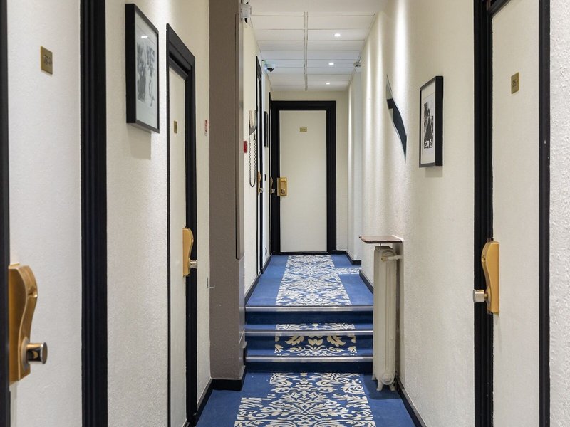 Hotel The Originals des Orangers Cannes 50 - Room Example