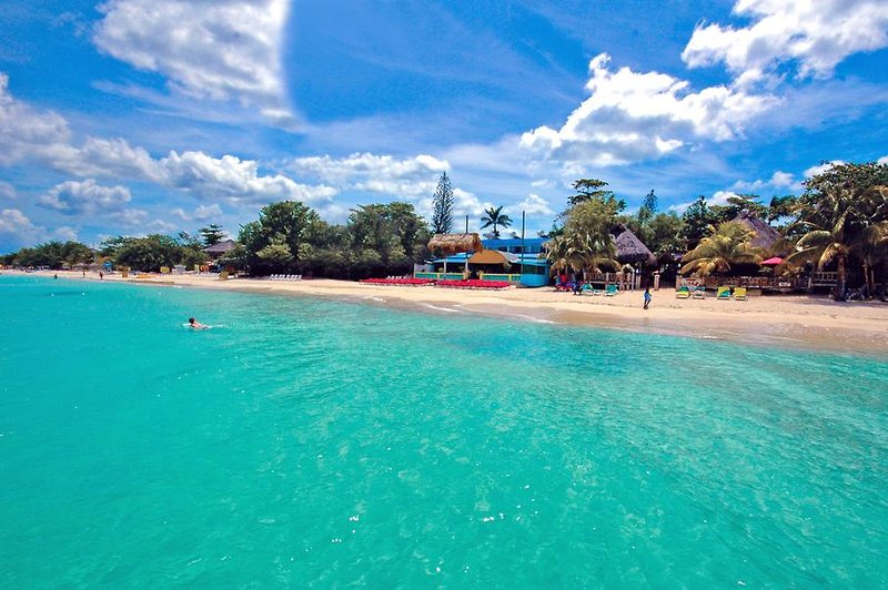 Legends Beach Resort 10