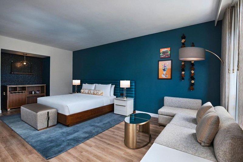 The BRIX, Autograph Collection