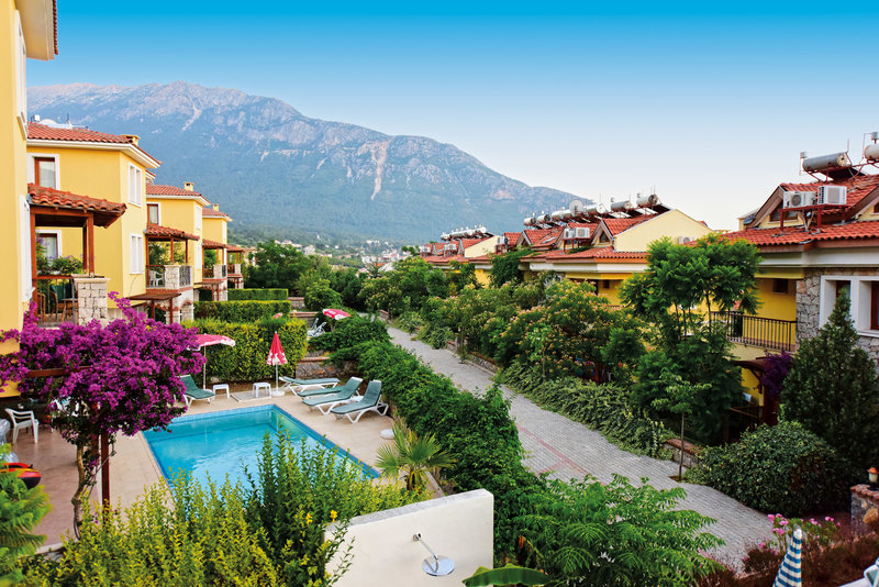 Perdikia Hill Family Resort & Villas 1