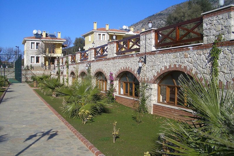 Perdikia Hill Family Resort & Villas 2