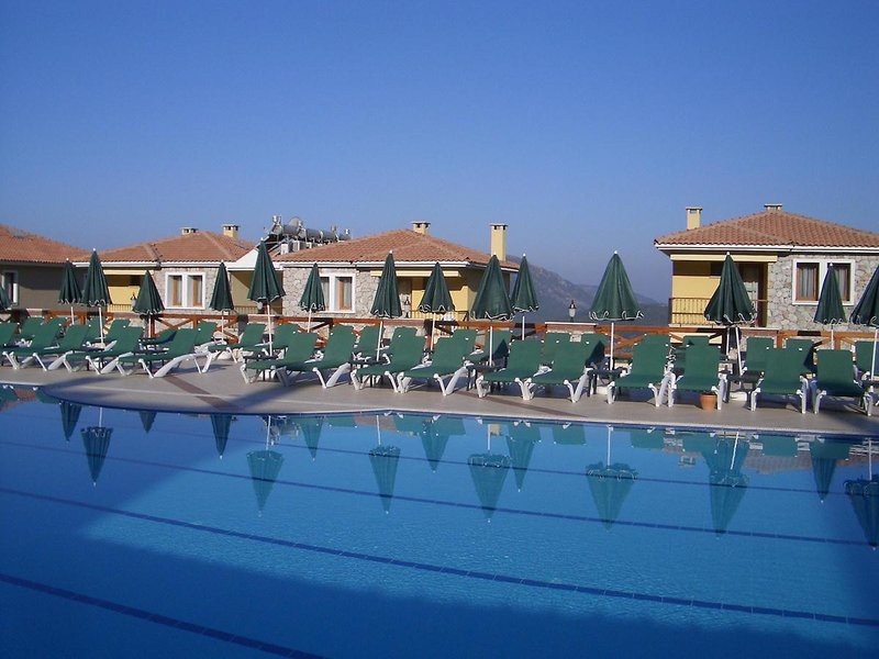Perdikia Hill Family Resort & Villas 9