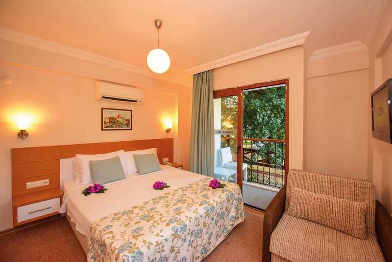Perdikia Hill Family Resort & Villas 14
