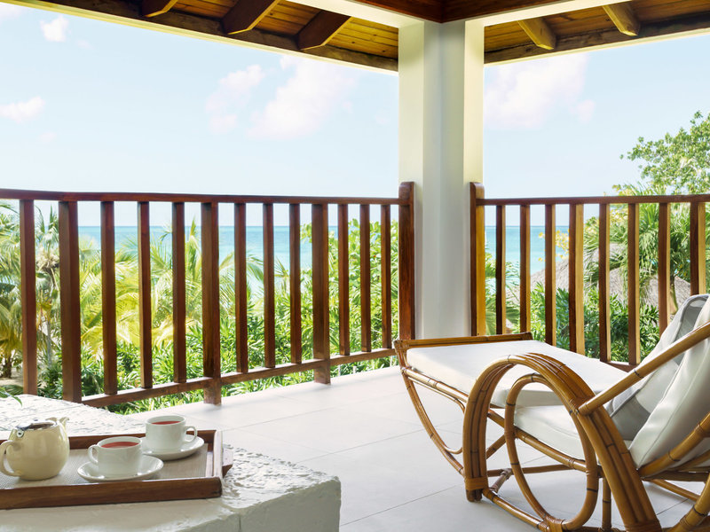 Couples Swept Away 23