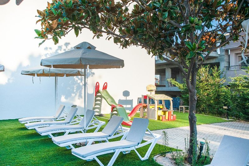 Acrotel Lily Ann Village 5