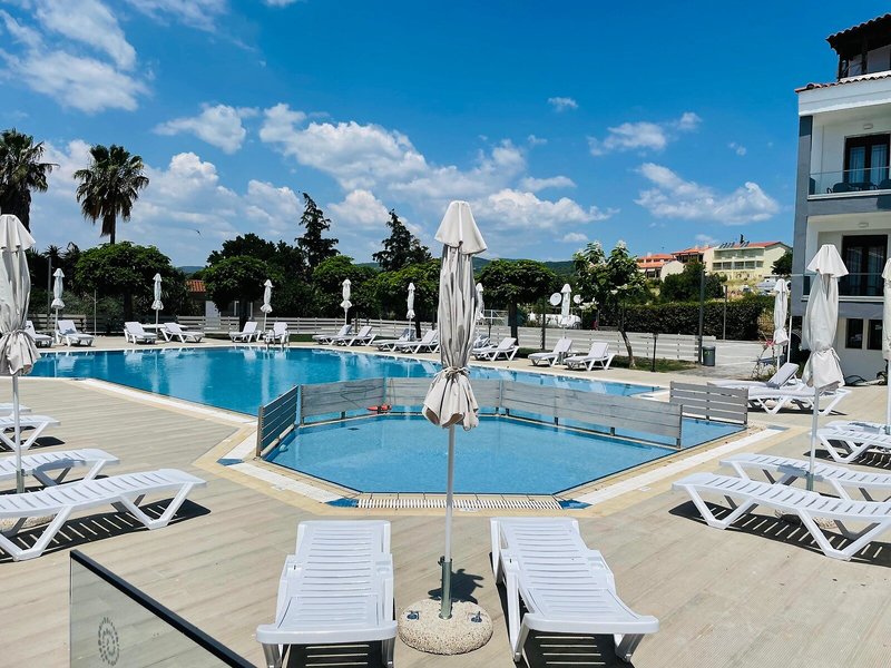 Acrotel Lily Ann Village 4