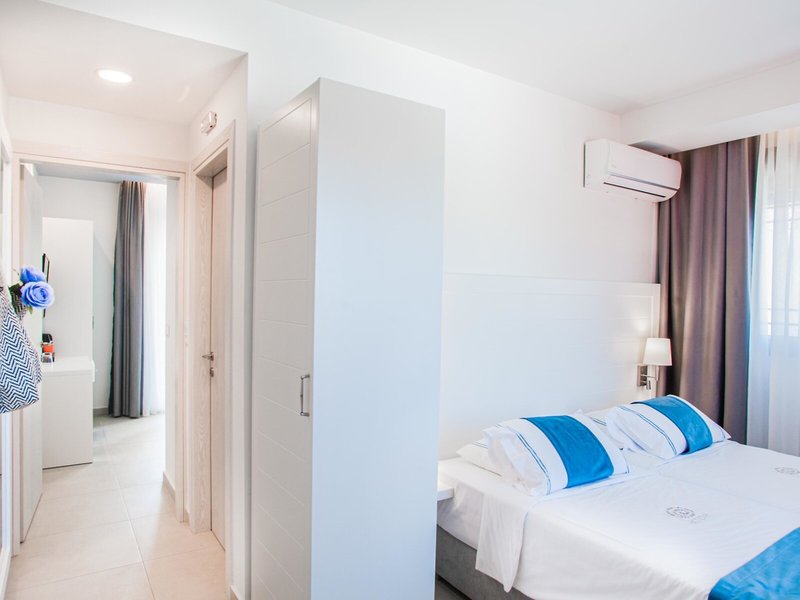 Acrotel Lily Ann Village 28