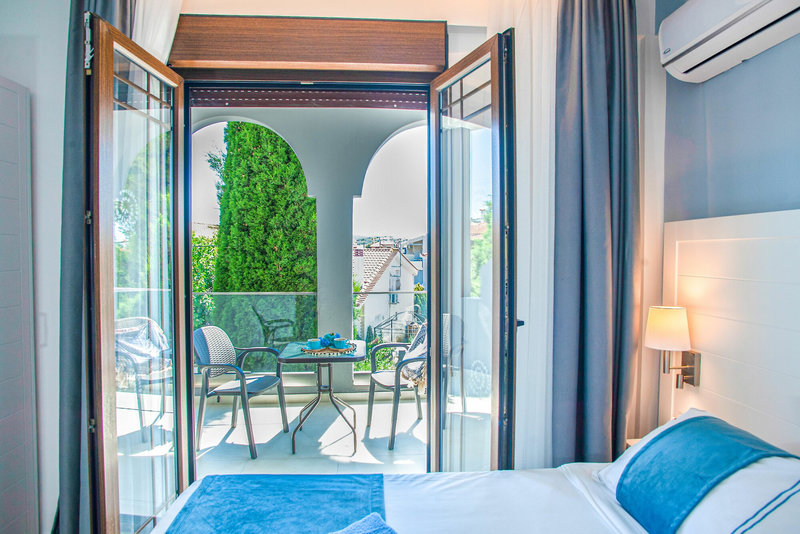 Acrotel Lily Ann Village 18