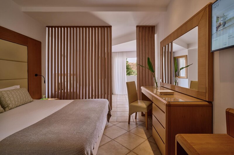 COOEE Lindos Royal 70