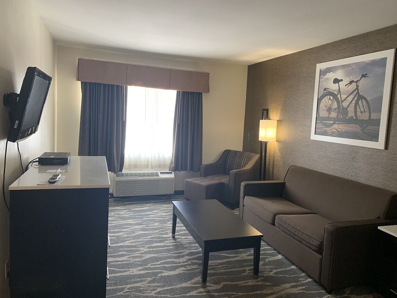 Days Inn by Wyndham Budd Lake 11