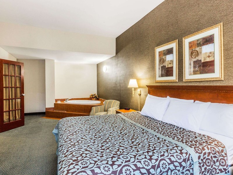 Days Inn by Wyndham Budd Lake 12