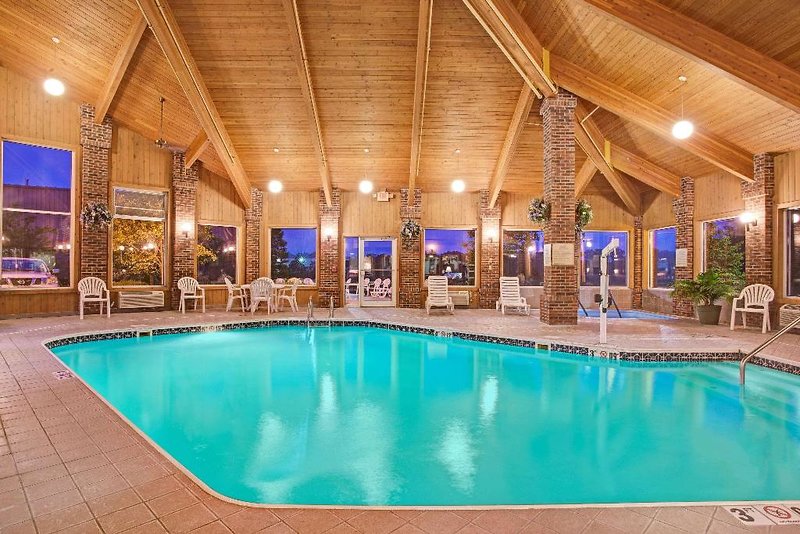 Baymont Inn & Suites 5 - Indoor Pool