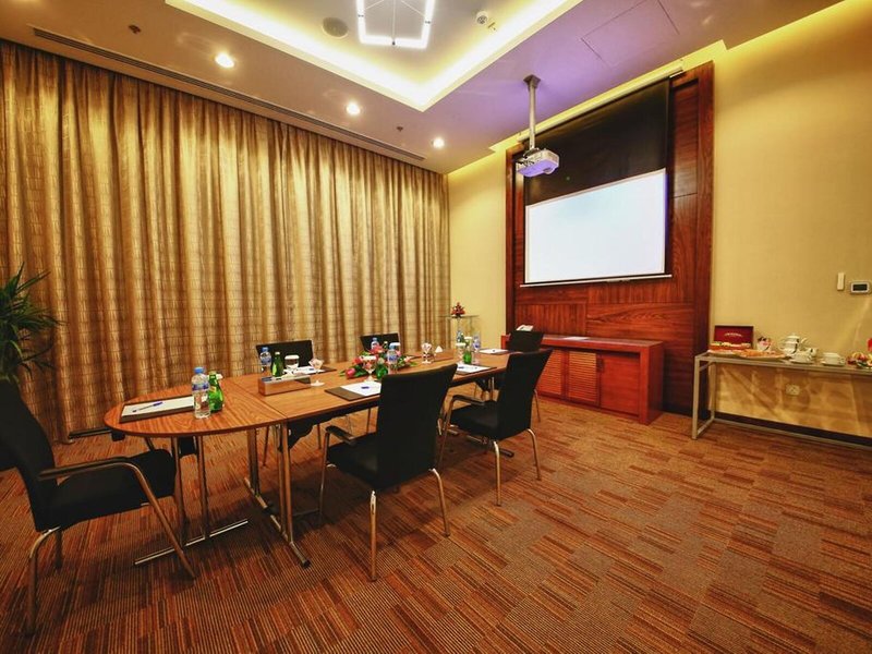 Lavender Hotel By Gloria Hotels and Resorts 4