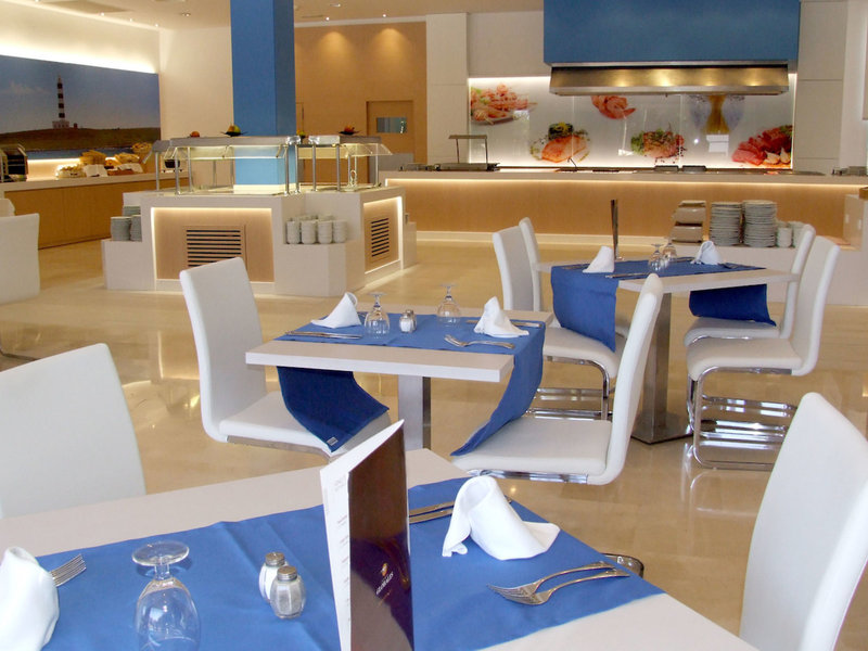 Globales Lord Nelson 16