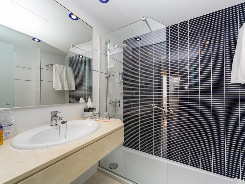 Globales Lord Nelson 34