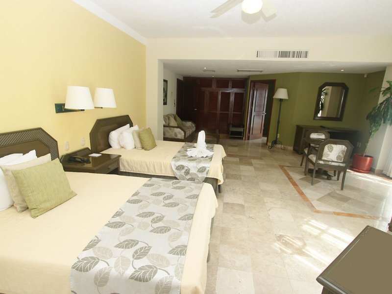 Los Itzaes Hotel 25