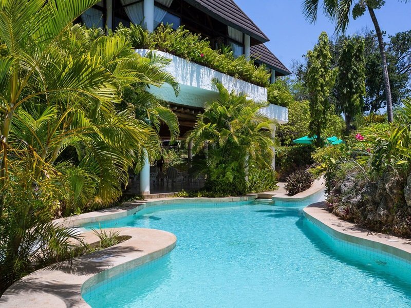 Travellers Beach Hotel & Club  3