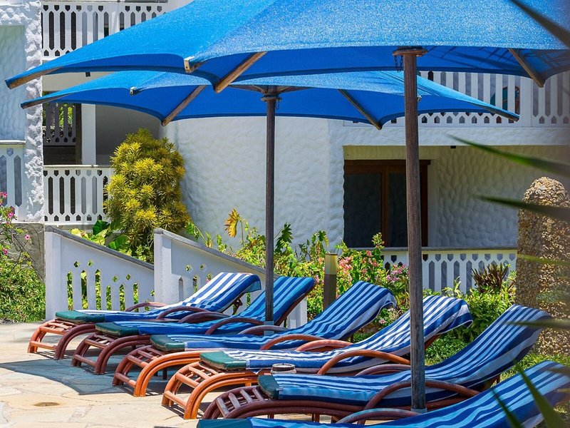 Travellers Beach Hotel & Club  4