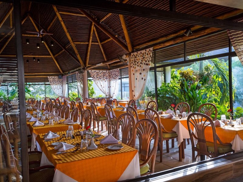 Travellers Beach Hotel & Club  9