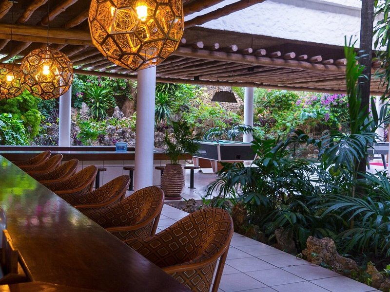 Travellers Beach Hotel & Club  13