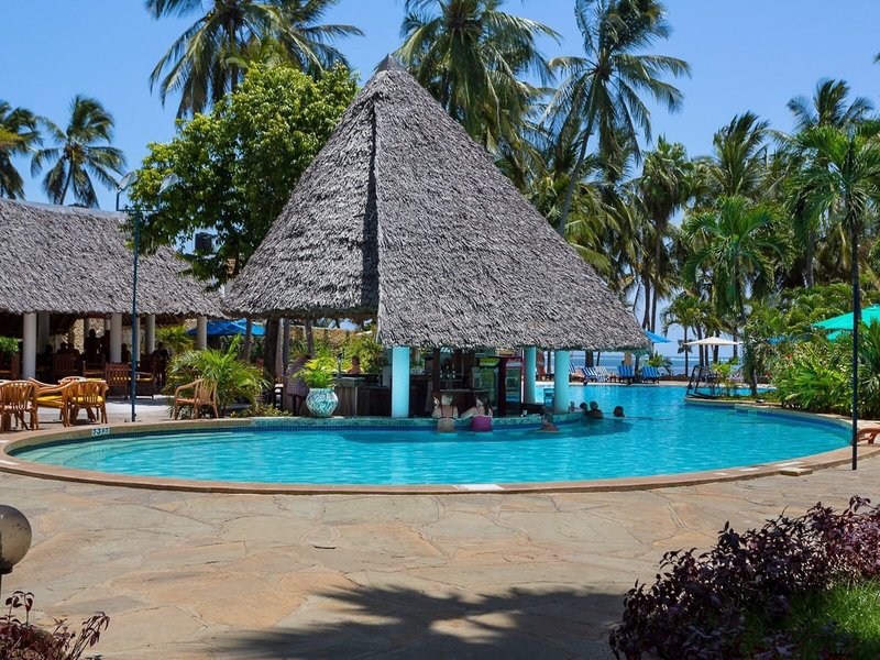 Travellers Beach Hotel & Club  14