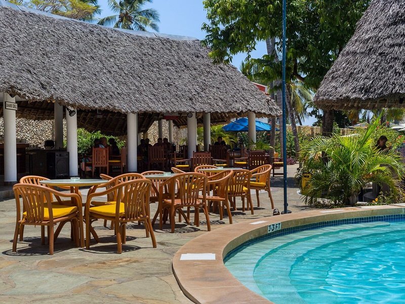 Travellers Beach Hotel & Club  15
