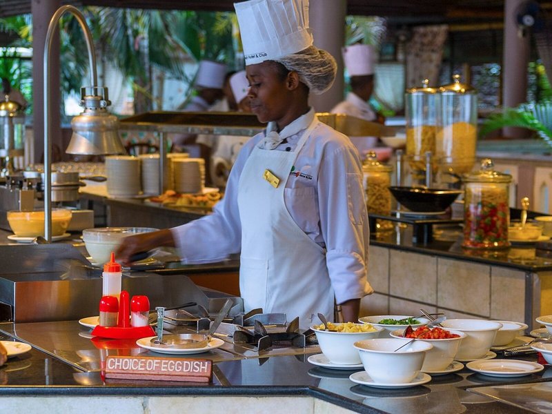 Travellers Beach Hotel & Club  17