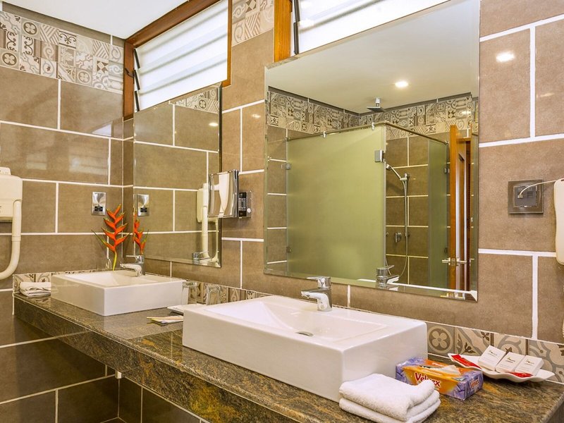 Travellers Beach Hotel & Club  37