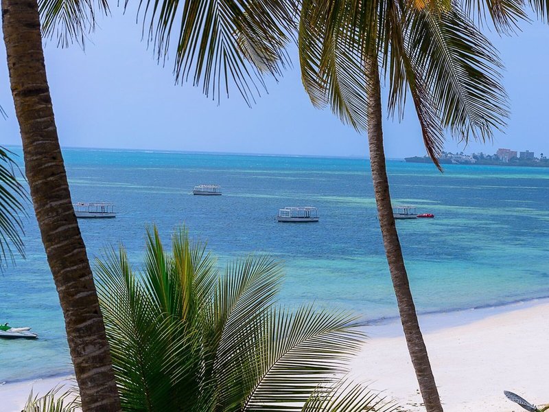 Travellers Beach Hotel & Club  39