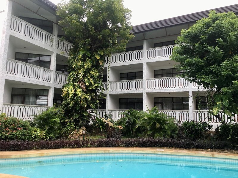 Travellers Beach Hotel & Club  41