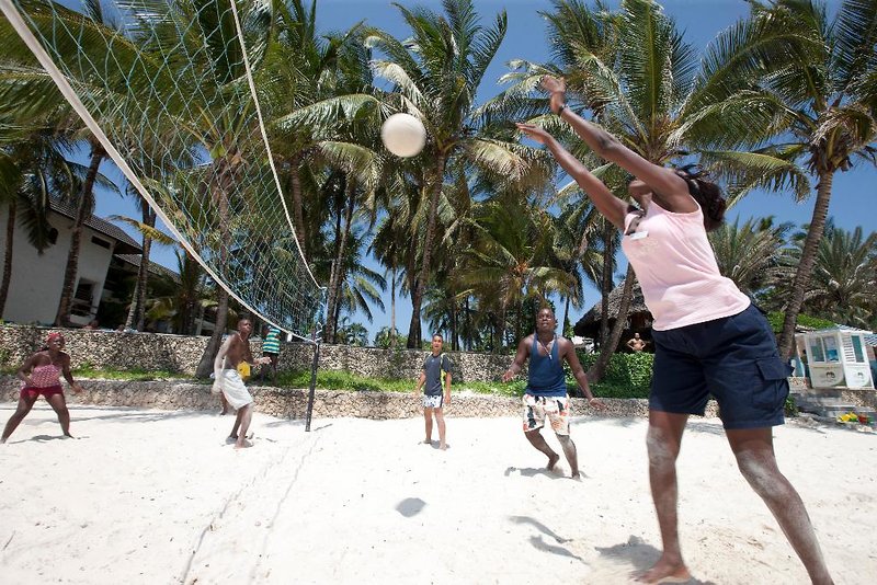 Travellers Beach Hotel & Club  4