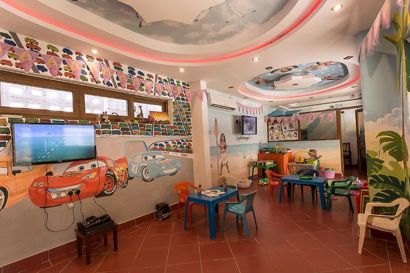 Travellers Beach Hotel & Club  5