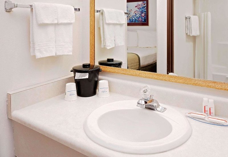 Baymont Inn & Suites St. Joseph Stevensville 4