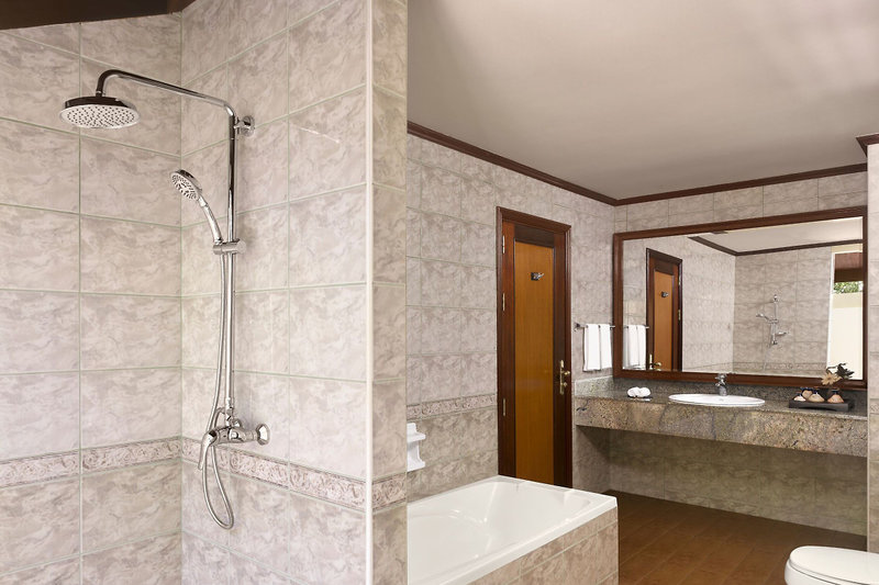 Royal Island Resort & Spa 11