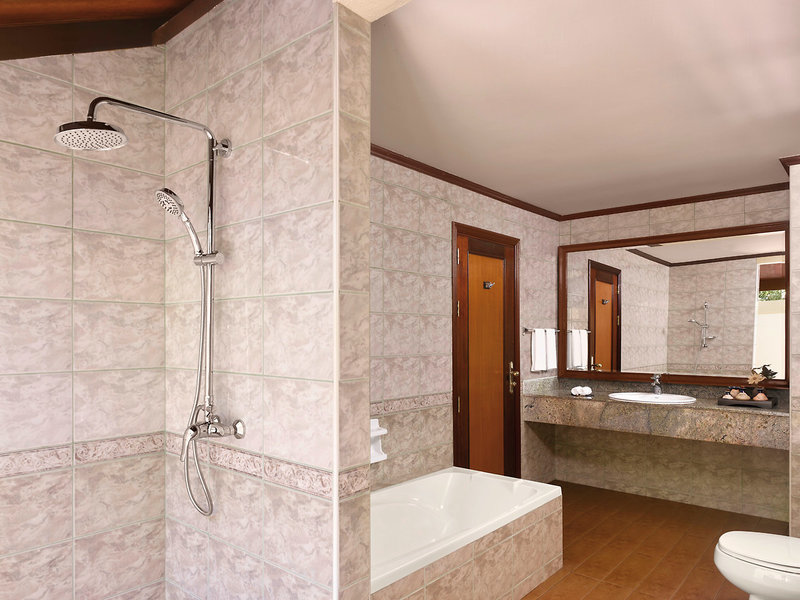 Royal Island Resort & Spa 7