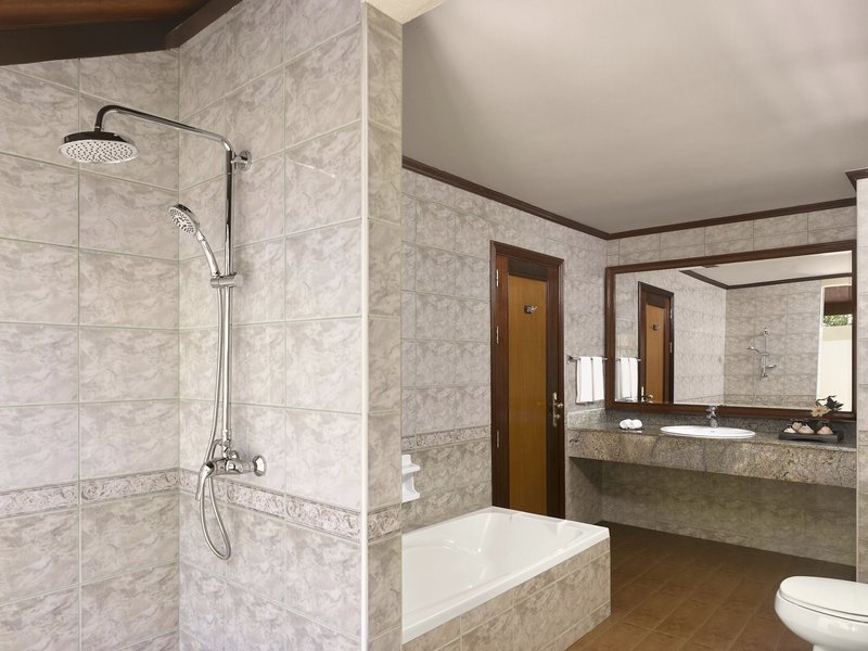 Royal Island Resort & Spa 10