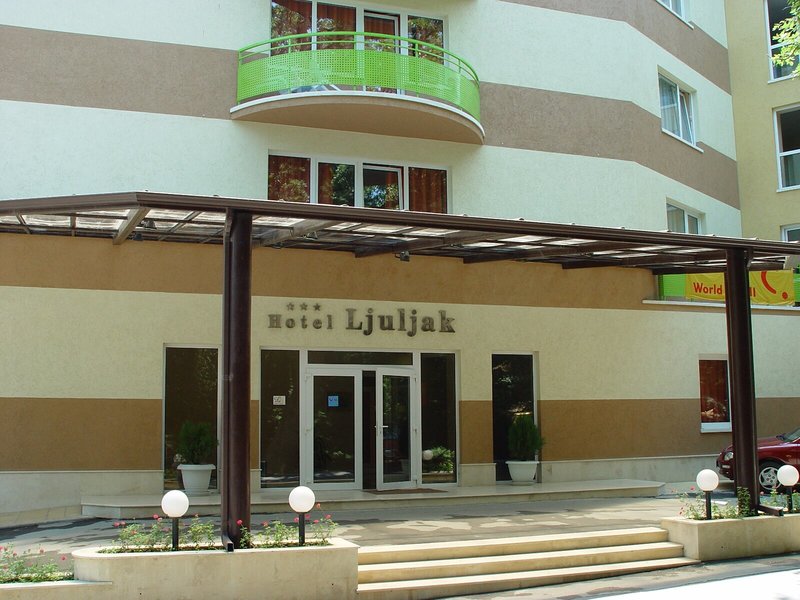 Ljuljak 1 - Exterior