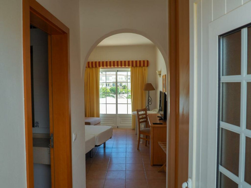 Luz Bay Club Beach & Sun Hotel 10