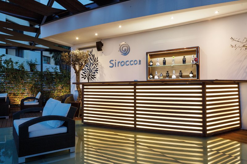 Madeira Regency Cliff 13