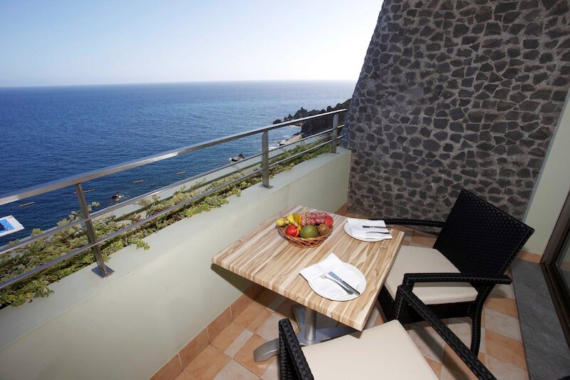 Madeira Regency Cliff 10