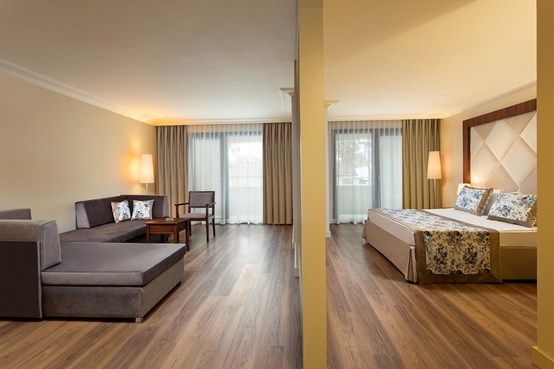 Seven Seas Hotel Life 90