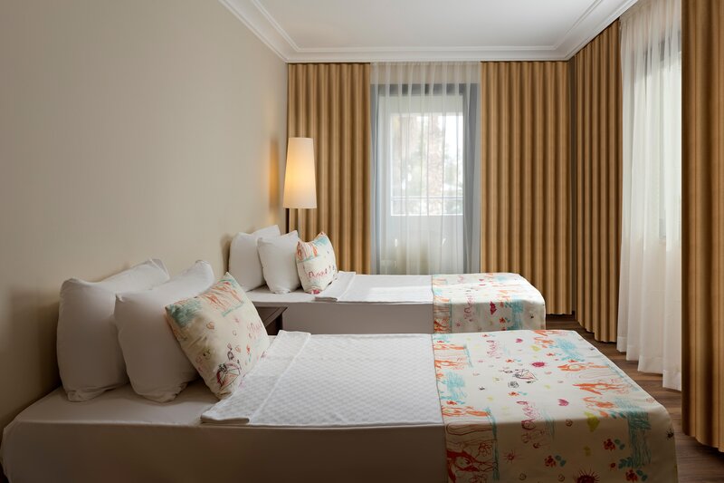Seven Seas Hotel Life 94
