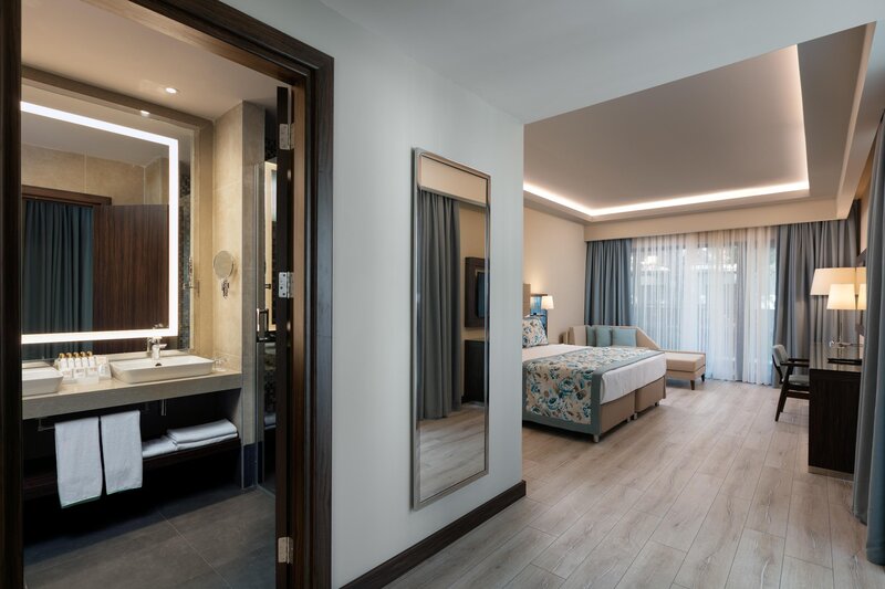 Seven Seas Hotel Life 99
