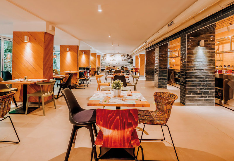 ibis Styles Golden Sands Roomer Hotel 8