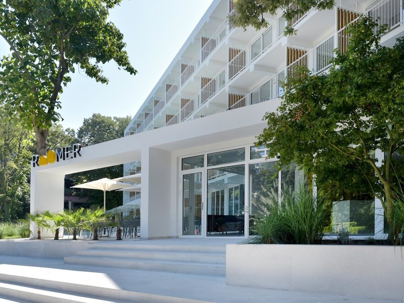 ibis Styles Golden Sands Roomer Hotel 10