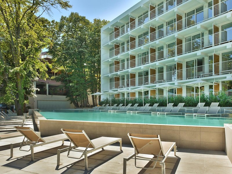 ibis Styles Golden Sands Roomer Hotel 13